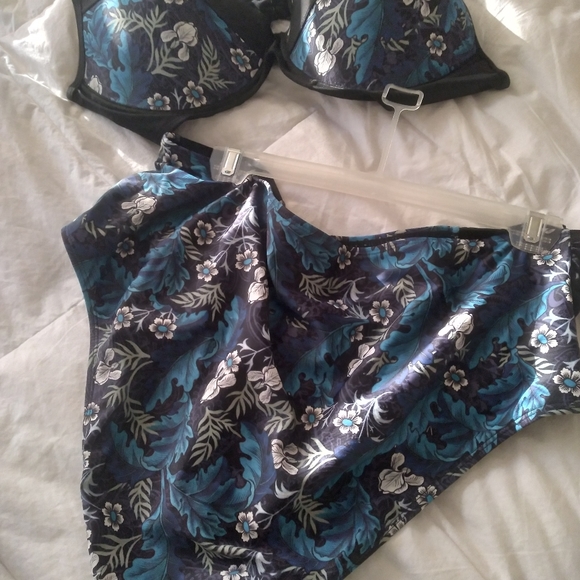 Black two piece bathing suit - Picture 2 of 4